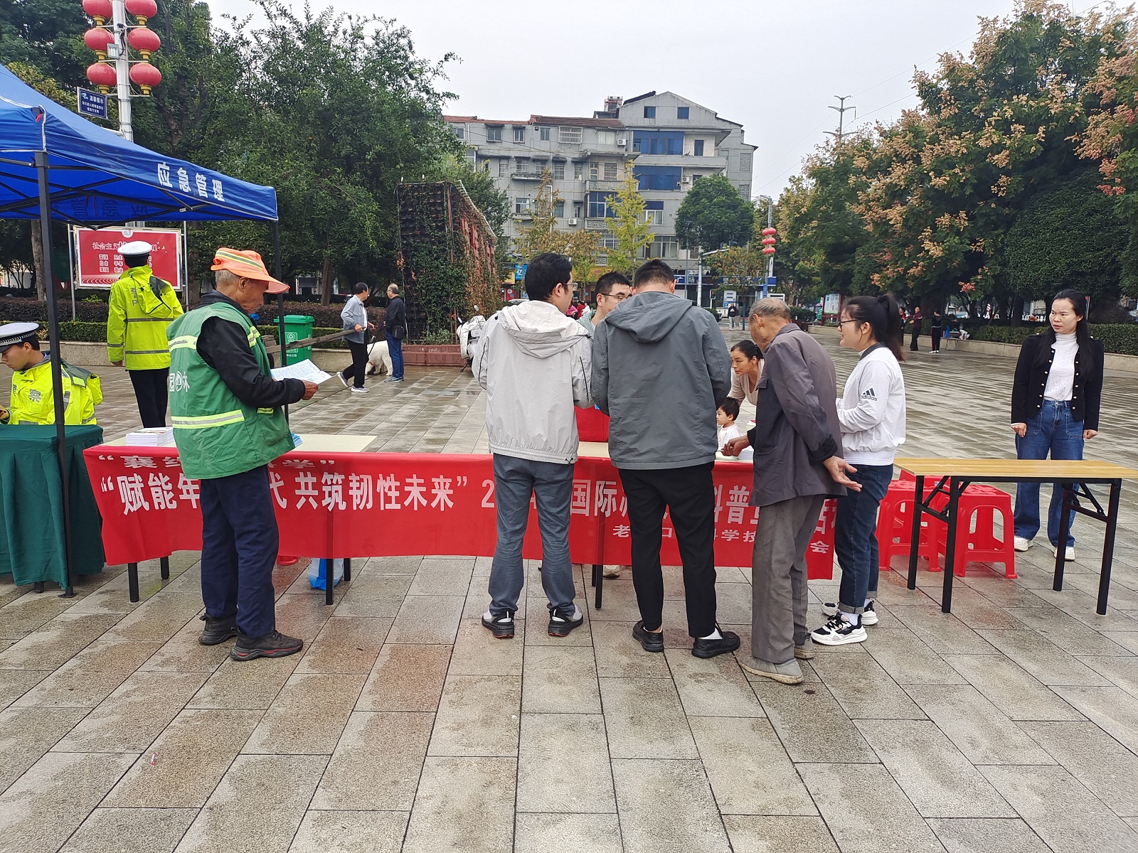 老河口市科协开展国际减灾日宣传活动