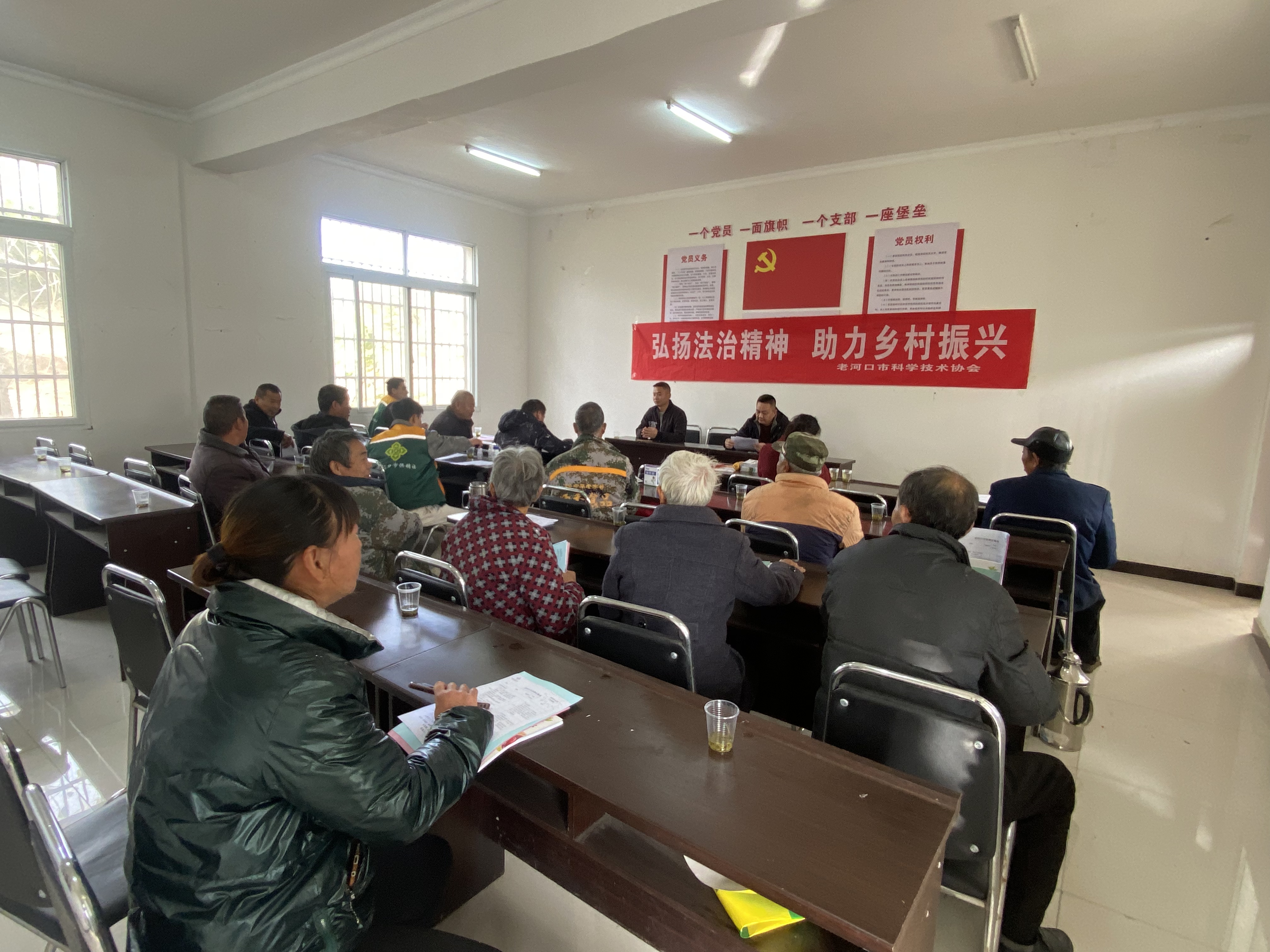 老河口市科协开展宪法宣传进乡村活动