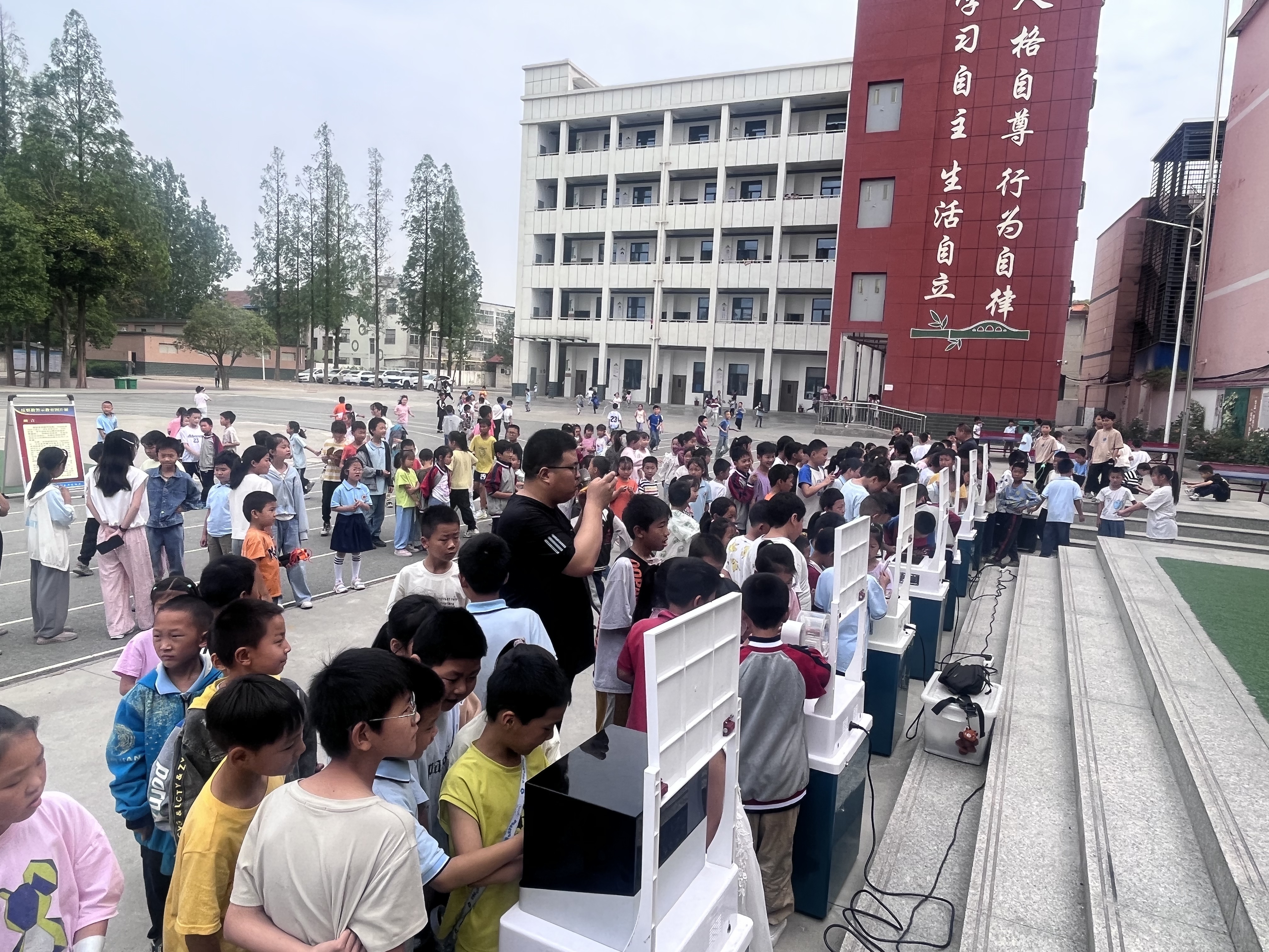 老河口：科普大篷车万里行圆满结束