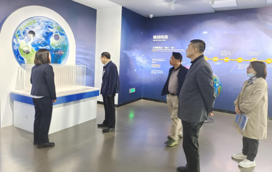 天门科协来我市科技馆交流学习