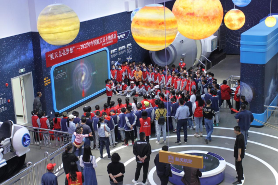 “航天点亮梦想”--2022年中国航天日活动 在老河口市科技馆举行