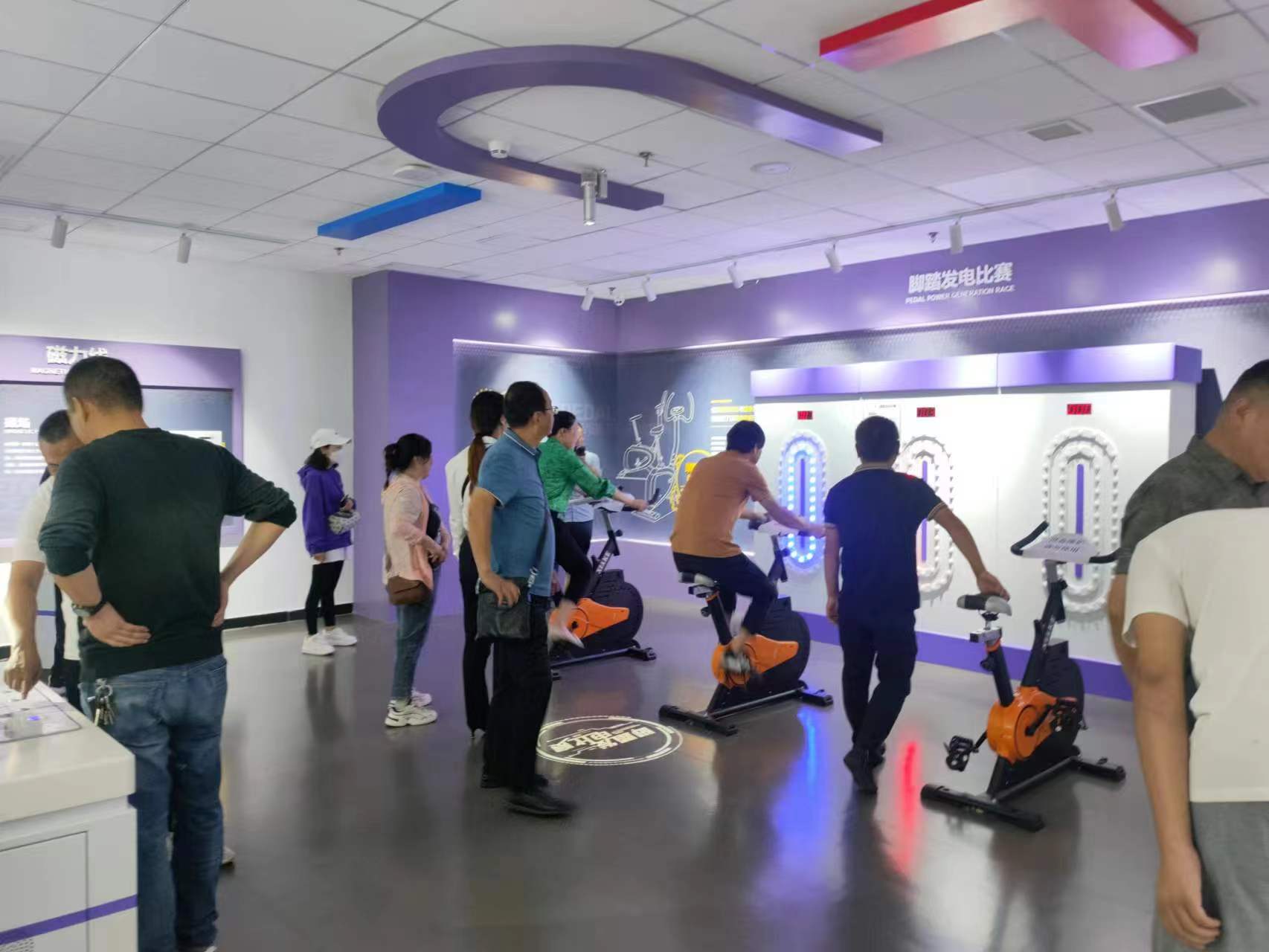 老河口市公路建设中心到科技馆参观