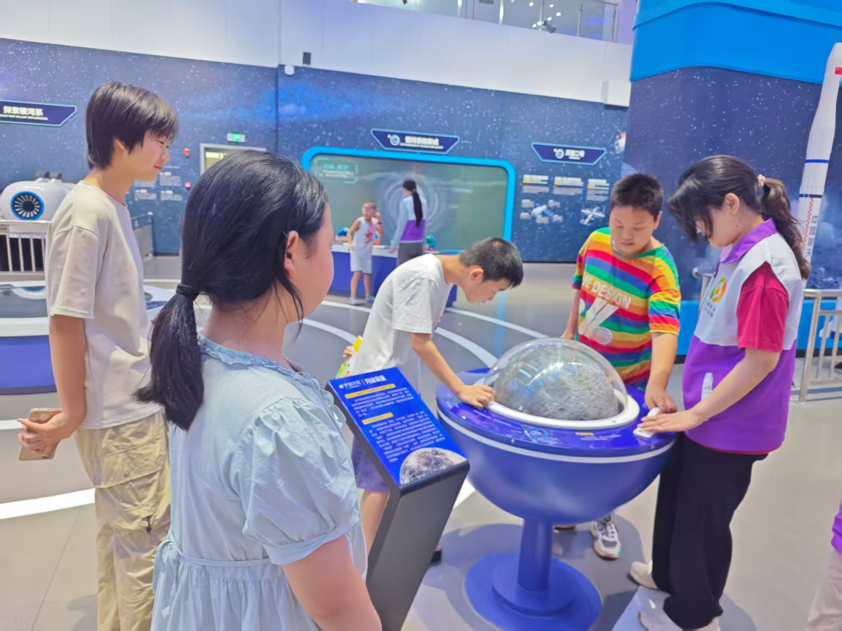 老河口市科技馆“哪吒”赋能开学第一课