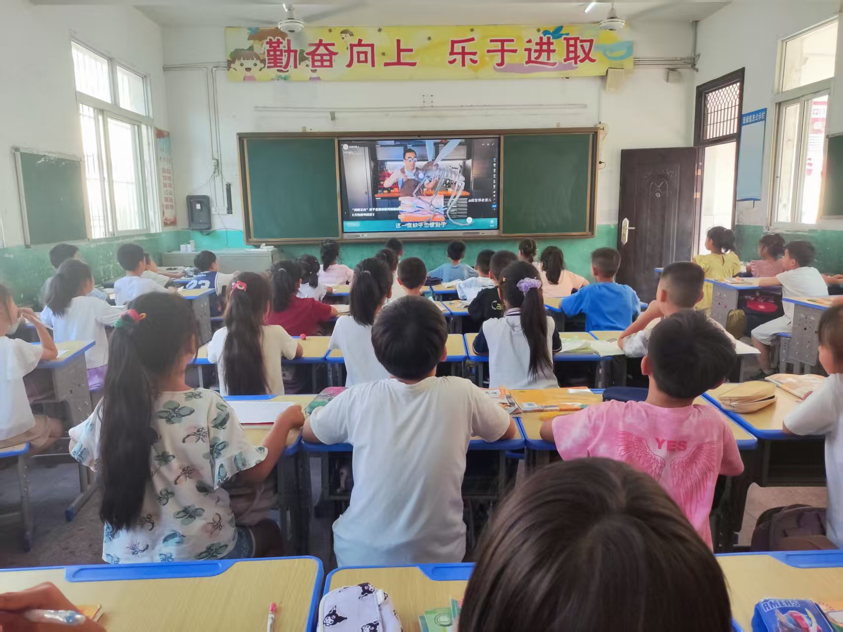 老河口市孟楼小学用科学开启新学年