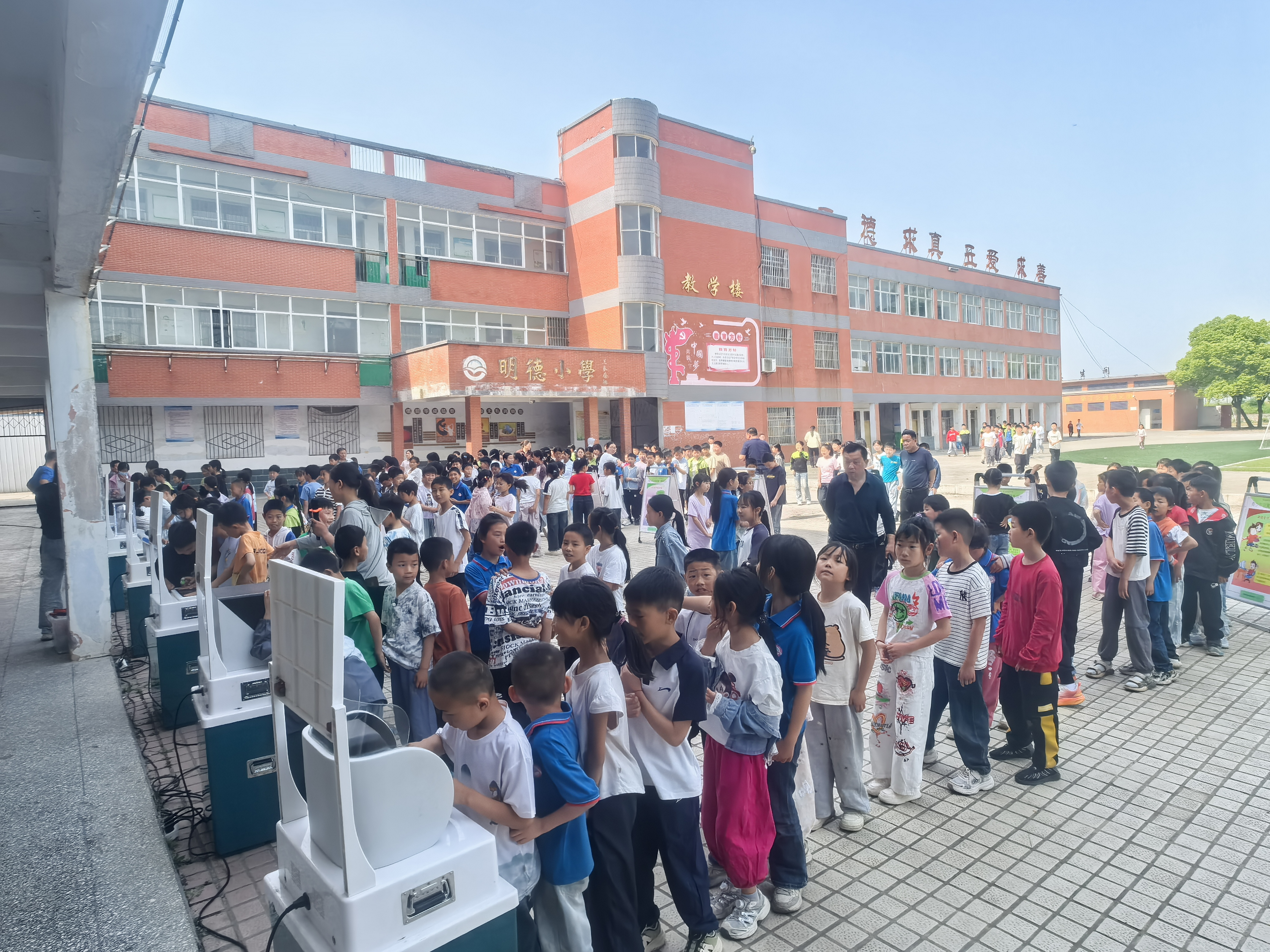 老河口：科普大篷车乡村行 科技赋能少年成长