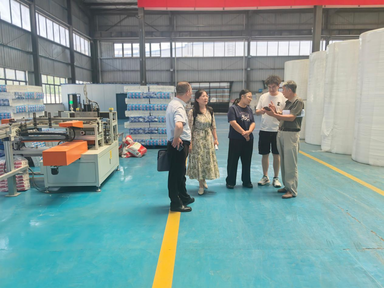 襄阳市院士专家联络服务中心深入 老河口企业调研 精准推送科技服务